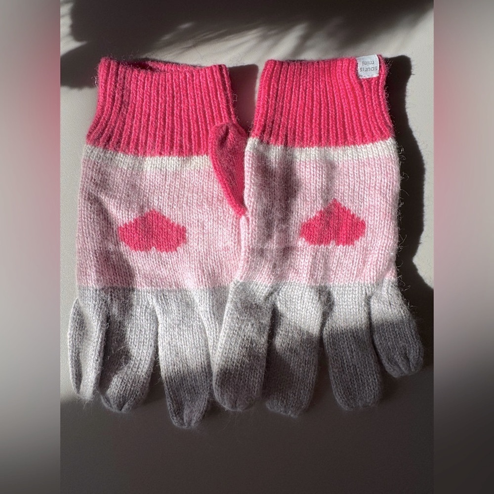 EUC Souris Mini knit gloves. Fits size 8-10y